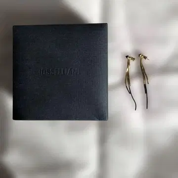 IOSSELLIANI 프린지 귀걸이 골드/블랙