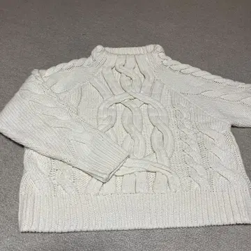 디자인 케이블 보틀넥 니트 화이트 부기우기