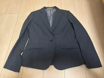 다크 그레이 비즈니스 자켓과 스커트 세트