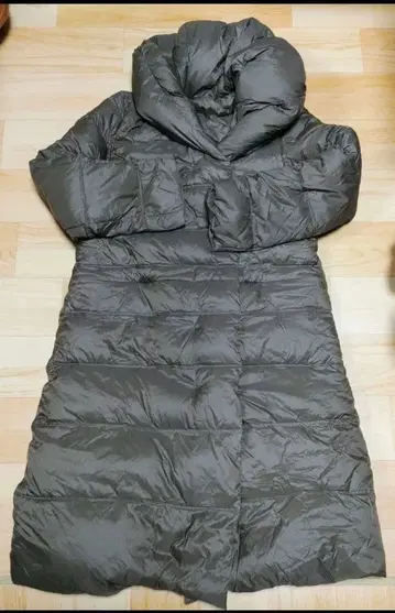 미사용 새상품 DoCLASSE 부드러운 브라운 계열 다운 코트 후드 부착