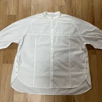 ESTROISLOSE 에스트로와 루즈 화이트 블라우스 얼룩 있음