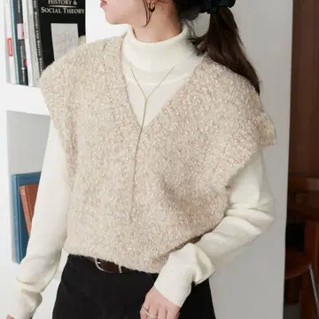 [완판템] 새상품 택 포함 DISCOAT 베이지 V넥 니트 베스트