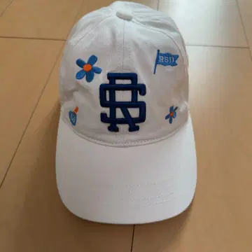 러프&스웰 자수 디자인 화이트 야구 모자