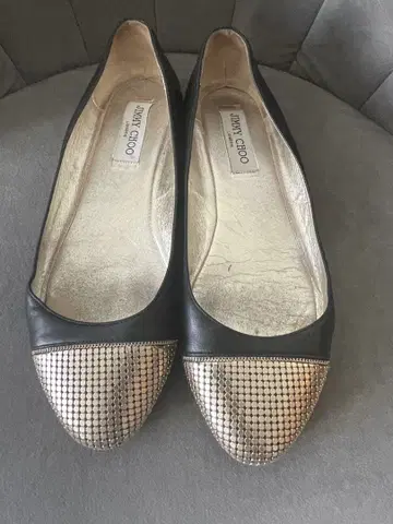 JIMMY CHOO 블랙 골드 플랫슈즈