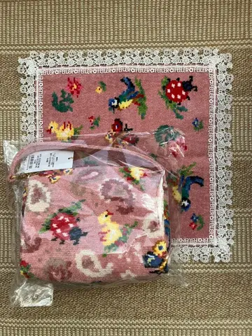 페일러 하이디 페이즐리의 손잡이 파우치와 긴자와 손수건 2점