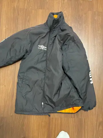UMBRO 블랙 충전솜 점퍼
