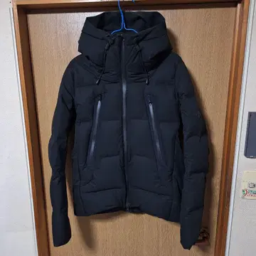 데상트 올테라인 마운테니어 다운 사이즈 S