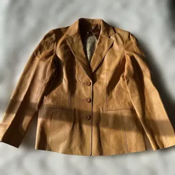 REGINA 베이지 가죽 블레이저 양가죽