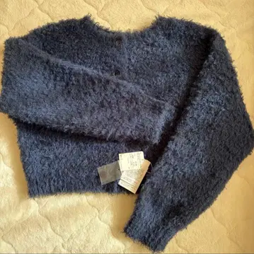 네이비 긴팔 버튼 스웨터