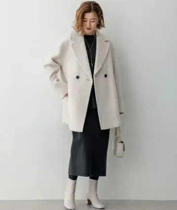 23구 루프컷 샤기 피 코트