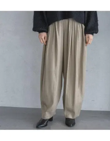 Apart by 아파트 바이 로리즈 새틴 코쿤 볼륨 팬츠