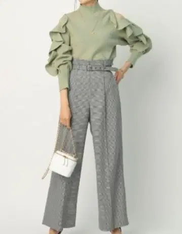 아푸와이저 리셰 소매 프릴 디자인 니트 사이즈 2