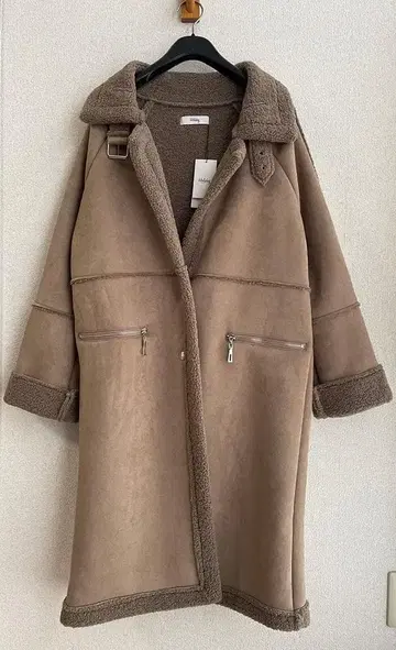 미사용 Auntie Rosa Holiday 페이크 무스탕 코트