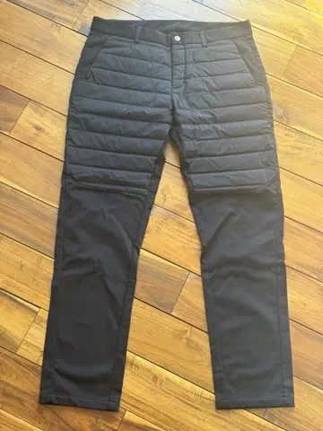 데상트 하이브리드 다운 팬츠 88XO 블랙