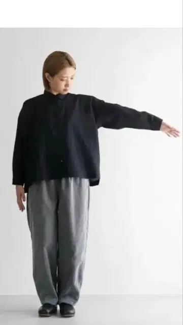 HUIS 하우스 엔슈 직물 워셔블 울 와이드 블라우스 다크 그레이