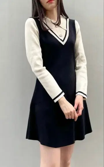 [ titty&Co.PETIT ] V라인 폴로 니트 원피스