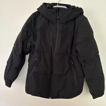 GU 블랙 후드 부착 다운 자켓