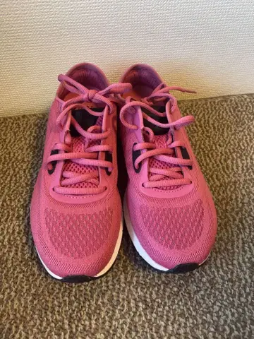 언더아머 HOVR 핑크 스니커즈