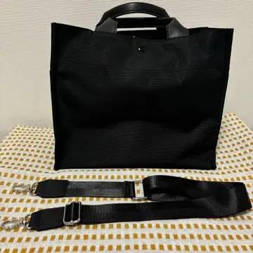 ear PAPILLONNER 수납 잘 되는 심플 토트백 이아파피요네