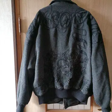 페레페레 pelle pelle 스컬 자수 봄버 자켓 그레이