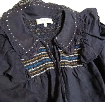 SEA NEW YORK 스모킹 자수 프릴 레이스 블라우스