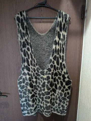 차오패닉 티피 [ ONE ] 인조 모피 베스트 레오파드 무늬