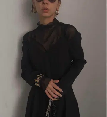 [ 새상품급 ] AMERI VINTAGE 시스루 터틀넥 롱 원피스