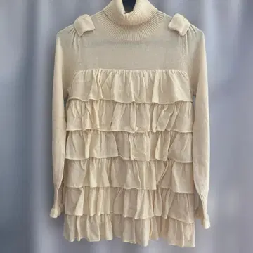 앤드러브 & LOVE 아이보리 프릴 터틀넥 스웨터