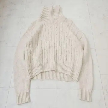 [ 새상품급 ] 23구 하이넥 니트 터틀넥 양모 알파카 케이블 니트