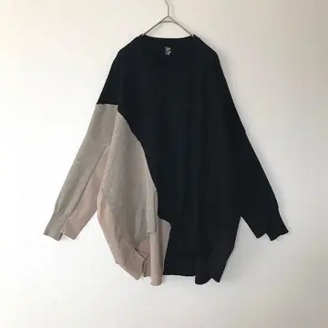 [ 오즈모시스 ] 니트 절개 비대칭 풀오버(ONE) 블랙 블라우스