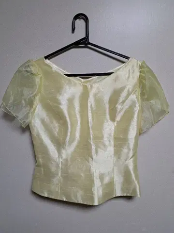 연한 옐로우 컬러 프릴 블라우스 사이즈 11