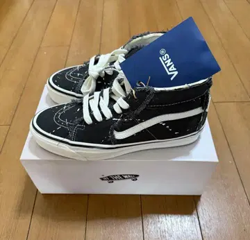 VANS x INVINCIBLE LX SK8 MID FRAYED