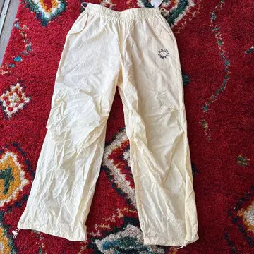 새상품 택 포함 아키 클래식 크림색 캐주얼 팬츠 L