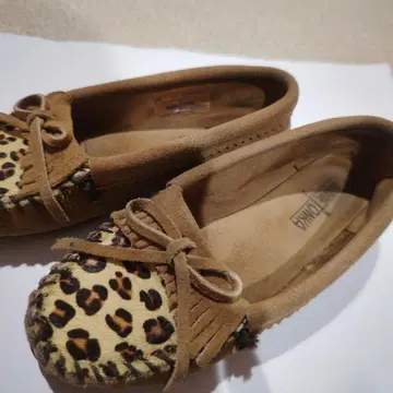 MINNETONKA 레오파드 무늬 모카신 신발 22.5cm 작은 사이즈