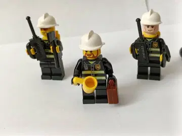 LEGO 죄수와 소방관 미니 피규어