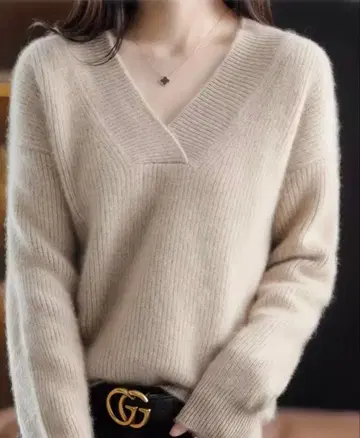 [ 미사용 ] 베이지 V넥 스웨터 긴팔