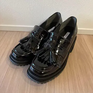 EVOL 퀼트 태슬 로퍼 블랙 에나멜 24cm