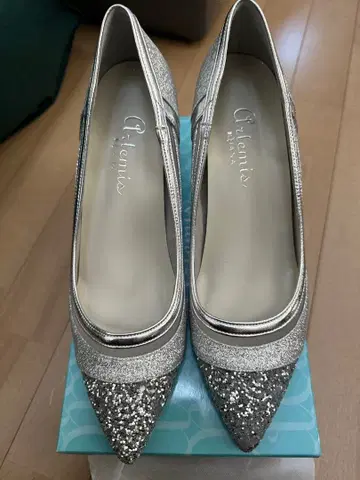 아르테미스 by 다이애나 글리터 튤 펌프스