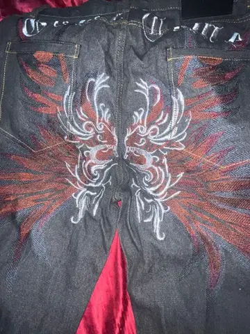 자수 들어간 다크 데님 팬츠 배기 팬츠