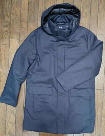 유니클로 하이브리드 다운 코트 L 사이즈 짙은 네이비 후드 탈부착 가능