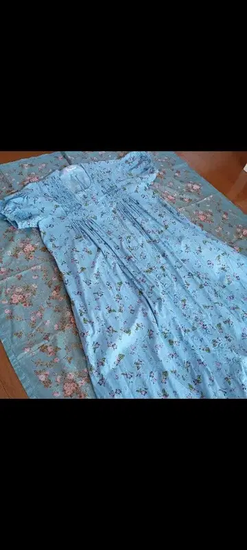 원더풀 월드 제비꽃 패턴 스카이블루 원피스