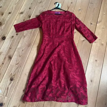 클리닝 완료 레이스 꽃무늬 빨간색 드레스 A라인