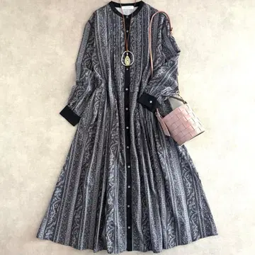 어반 리서치 서니 라벨 뮬루즈 프린트 원피스 핀턱 블랙