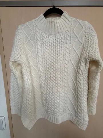 아이보리 케이블 니트 스웨터 긴팔