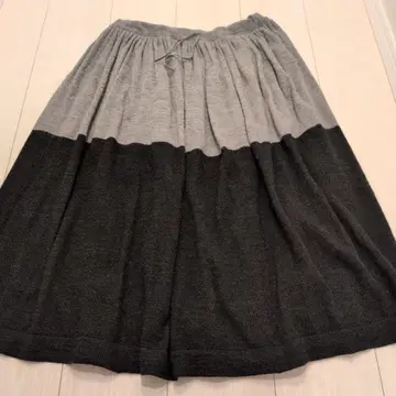 45rpm 플레어 스커트 그레이와 블랙의 2톤