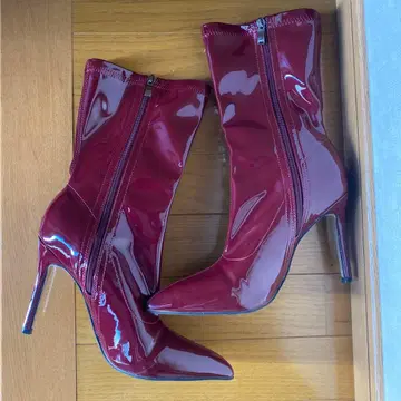 에나멜 부츠 빨간색 핑힐