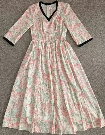 꽃무늬 롱 원피스 V넥 7부 소매