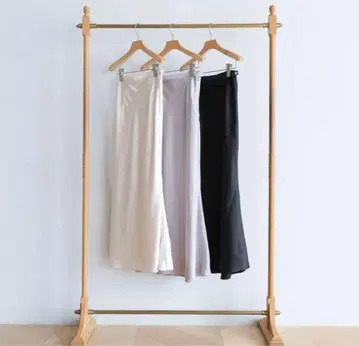 [ 미사용 새상품 ] 시루무린 Satin 머메이드 스커트 쉘 화이트 M