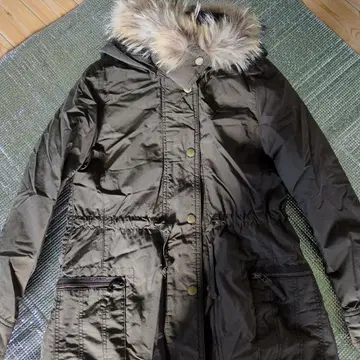 플라스테 카키 퍼 다운 코트