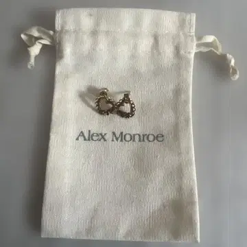 Alex Monroe 하트형 귀걸이